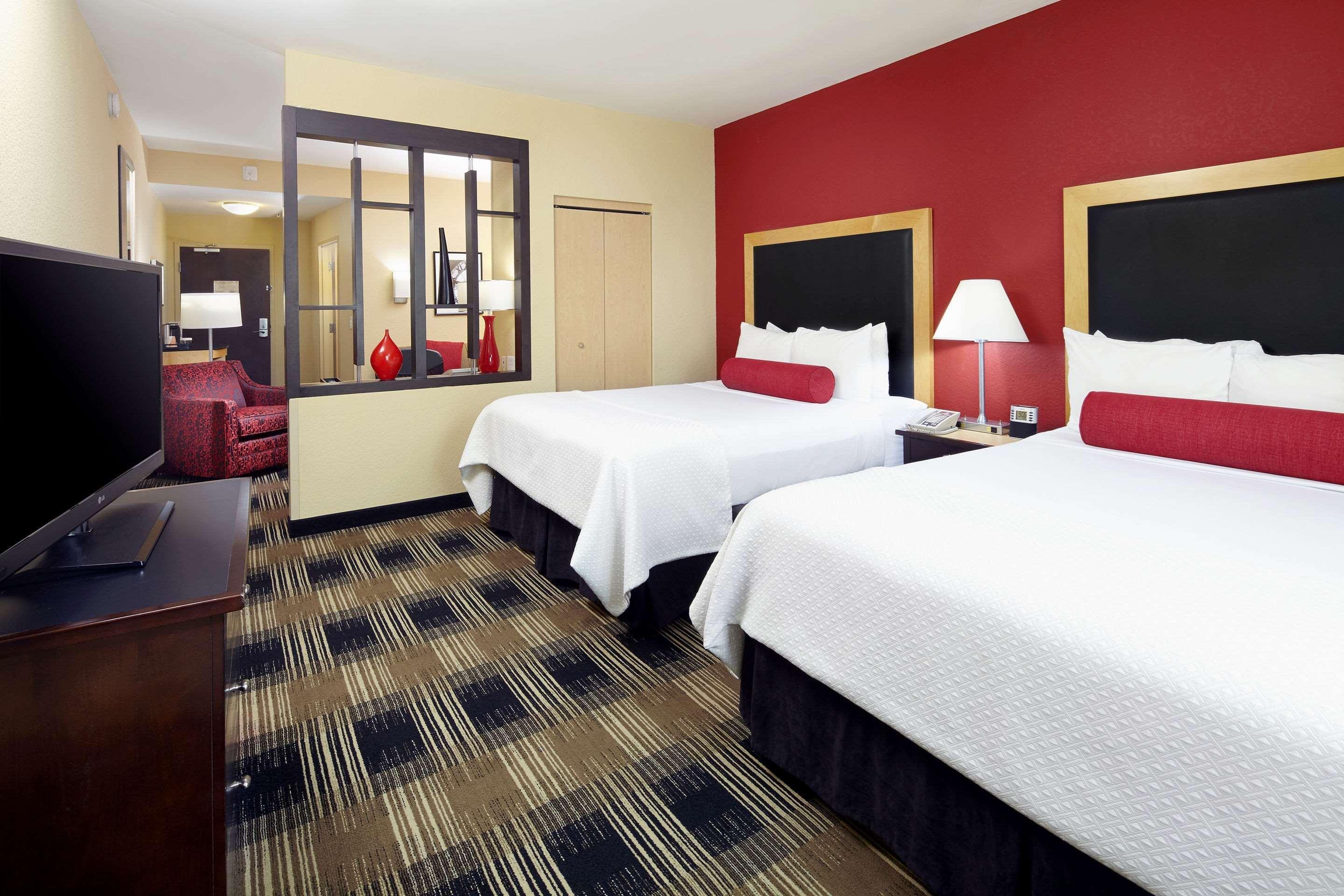 Holiday Inn Express Miami Airport-Blue Lagoon Area By Ihg Miami Springs Exterior photo