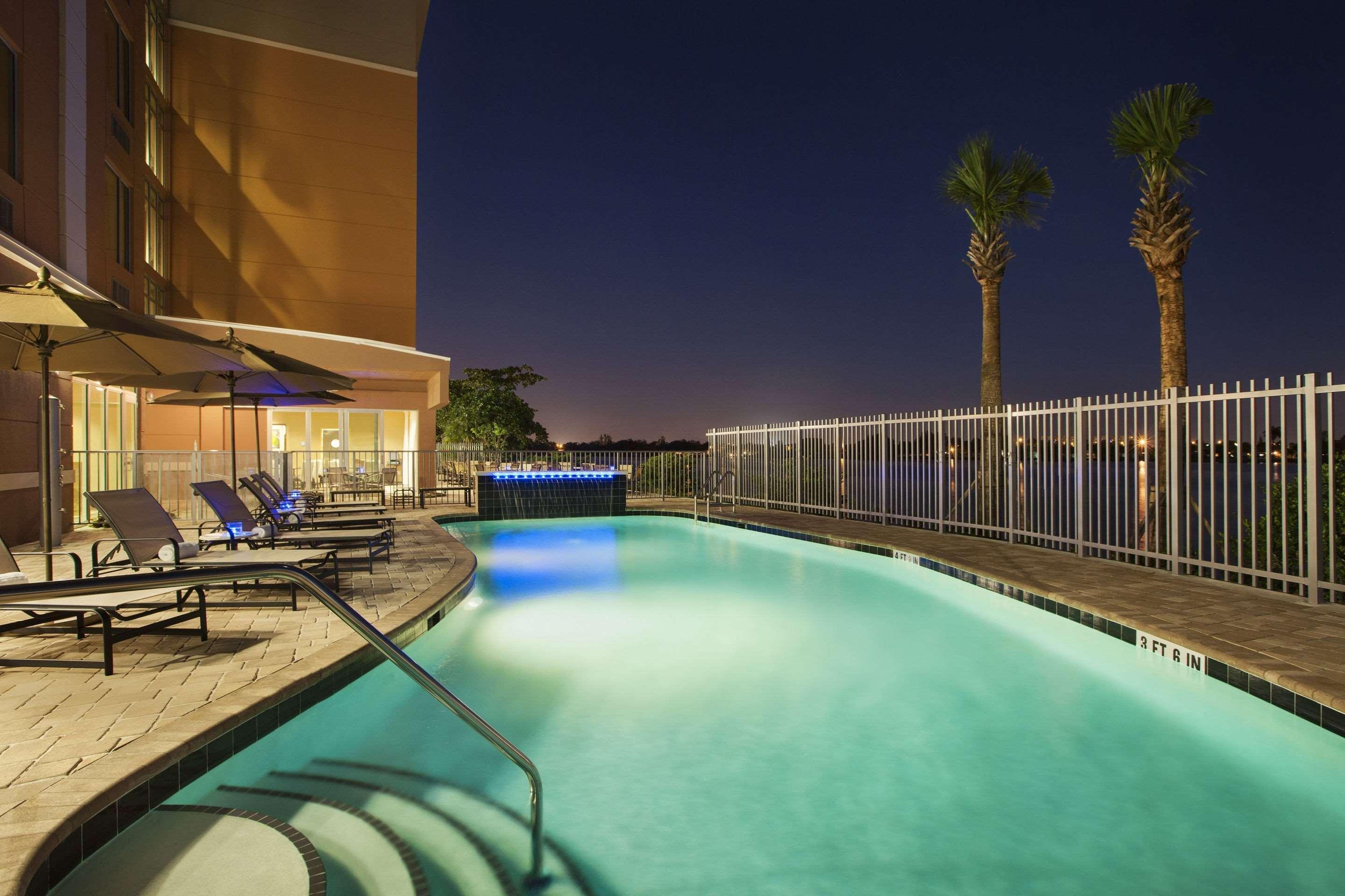 Holiday Inn Express Miami Airport-Blue Lagoon Area By Ihg Miami Springs Exterior photo