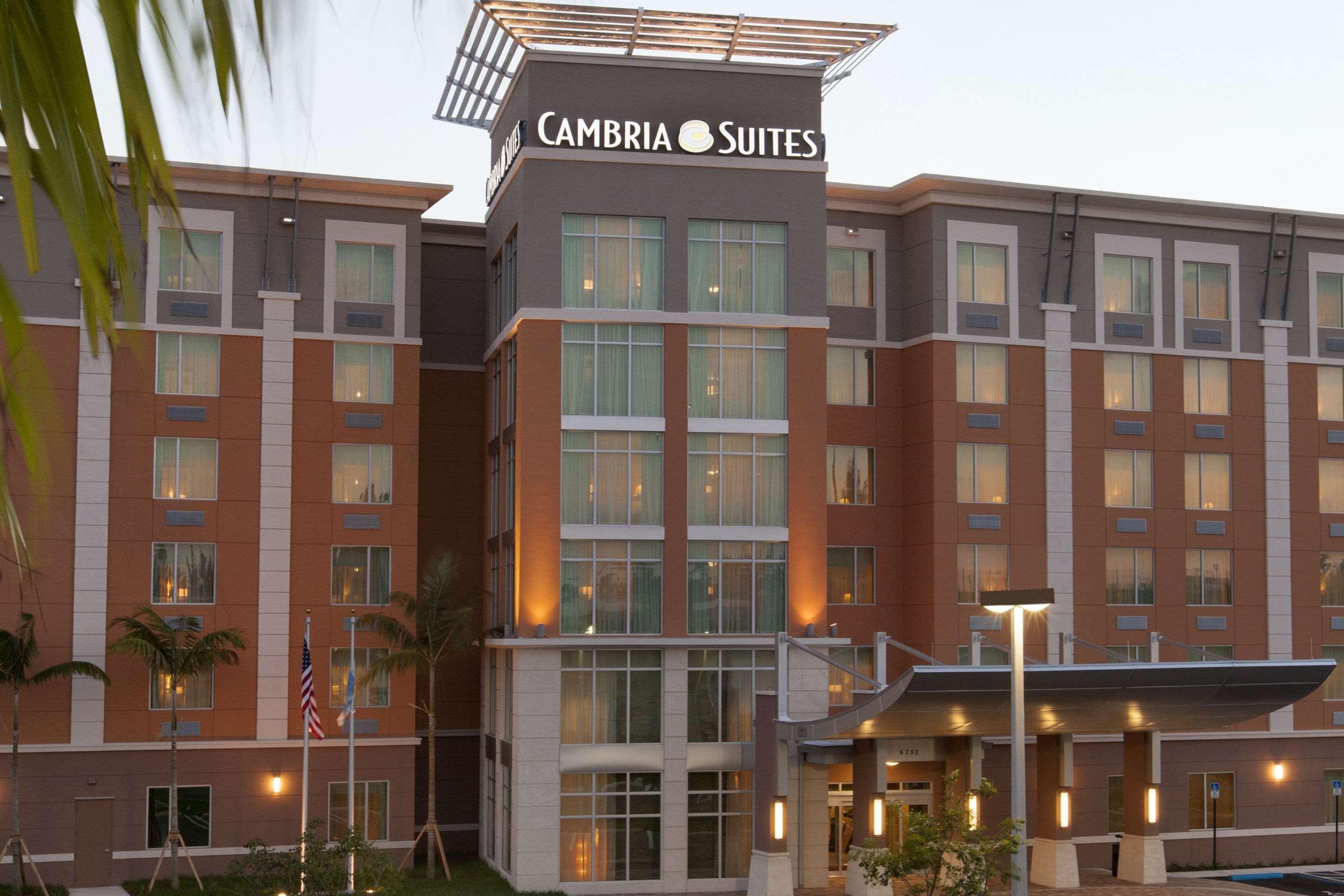 Holiday Inn Express Miami Airport-Blue Lagoon Area By Ihg Miami Springs Exterior photo