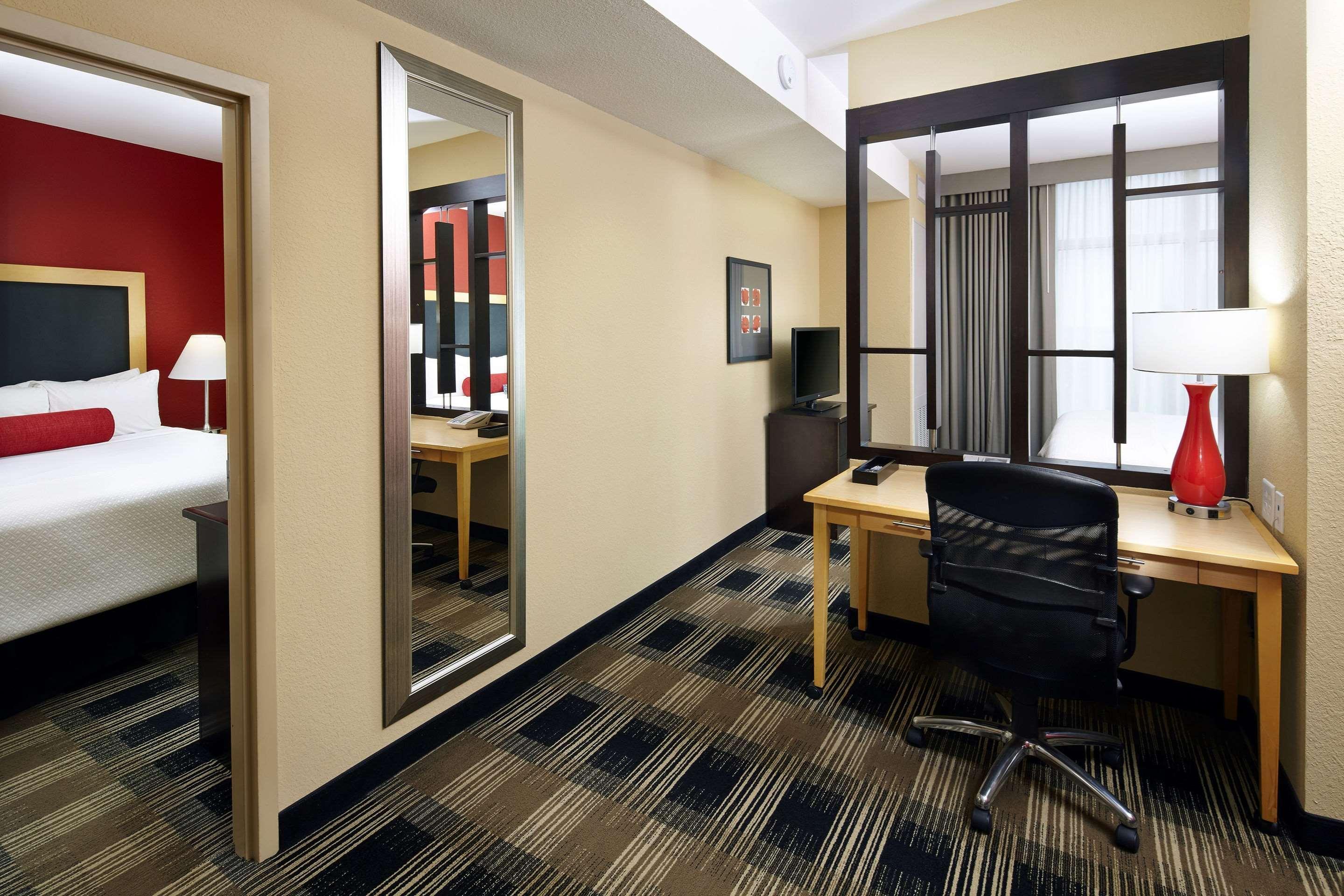 Holiday Inn Express Miami Airport-Blue Lagoon Area By Ihg Miami Springs Exterior photo