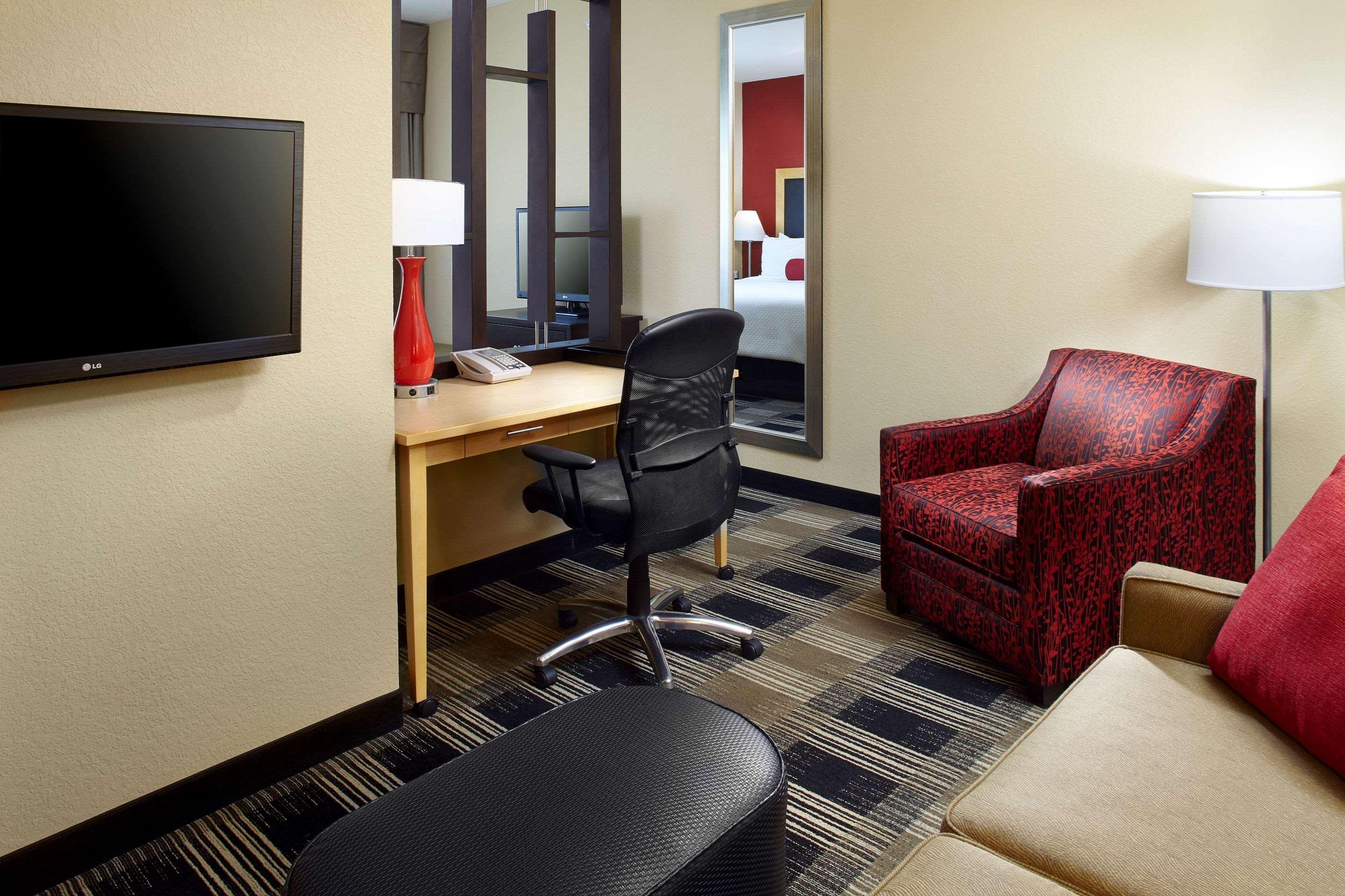 Holiday Inn Express Miami Airport-Blue Lagoon Area By Ihg Miami Springs Exterior photo