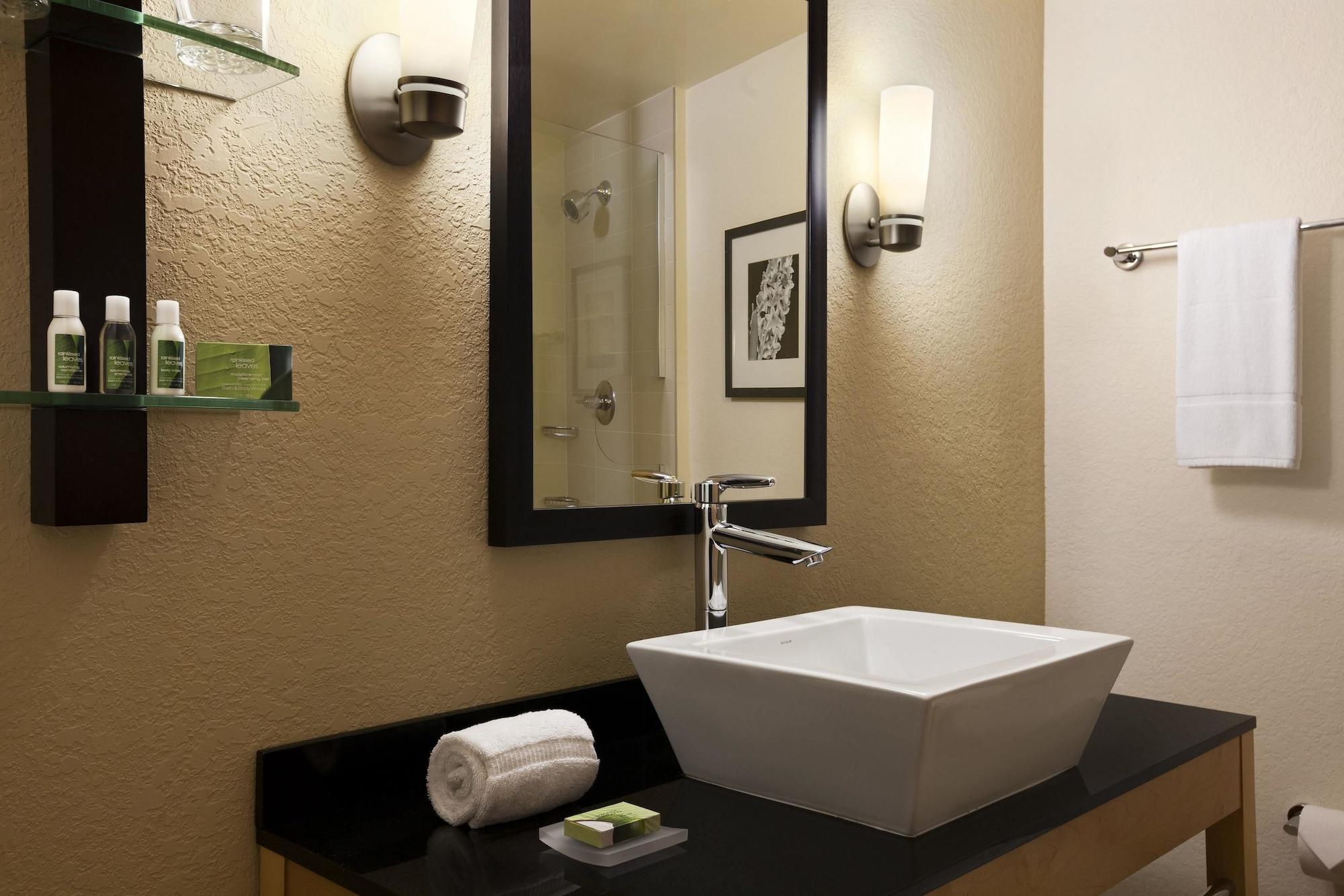 Holiday Inn Express Miami Airport-Blue Lagoon Area By Ihg Miami Springs Exterior photo