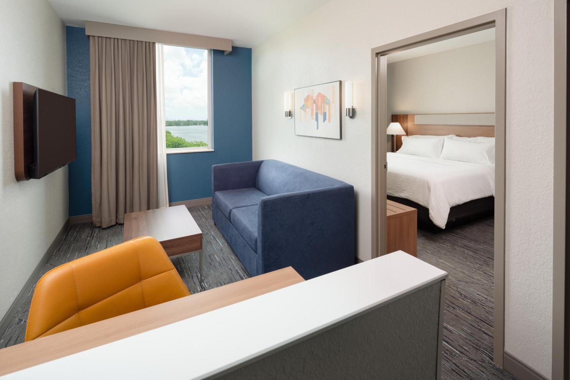 Holiday Inn Express Miami Airport-Blue Lagoon Area By Ihg Miami Springs Exterior photo