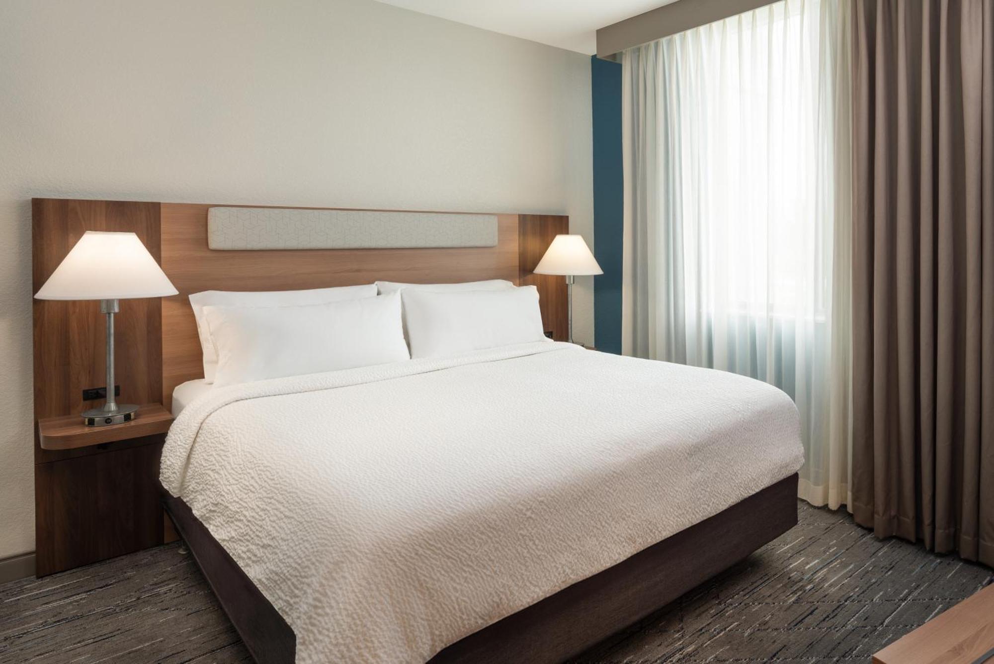 Holiday Inn Express Miami Airport-Blue Lagoon Area By Ihg Miami Springs Exterior photo