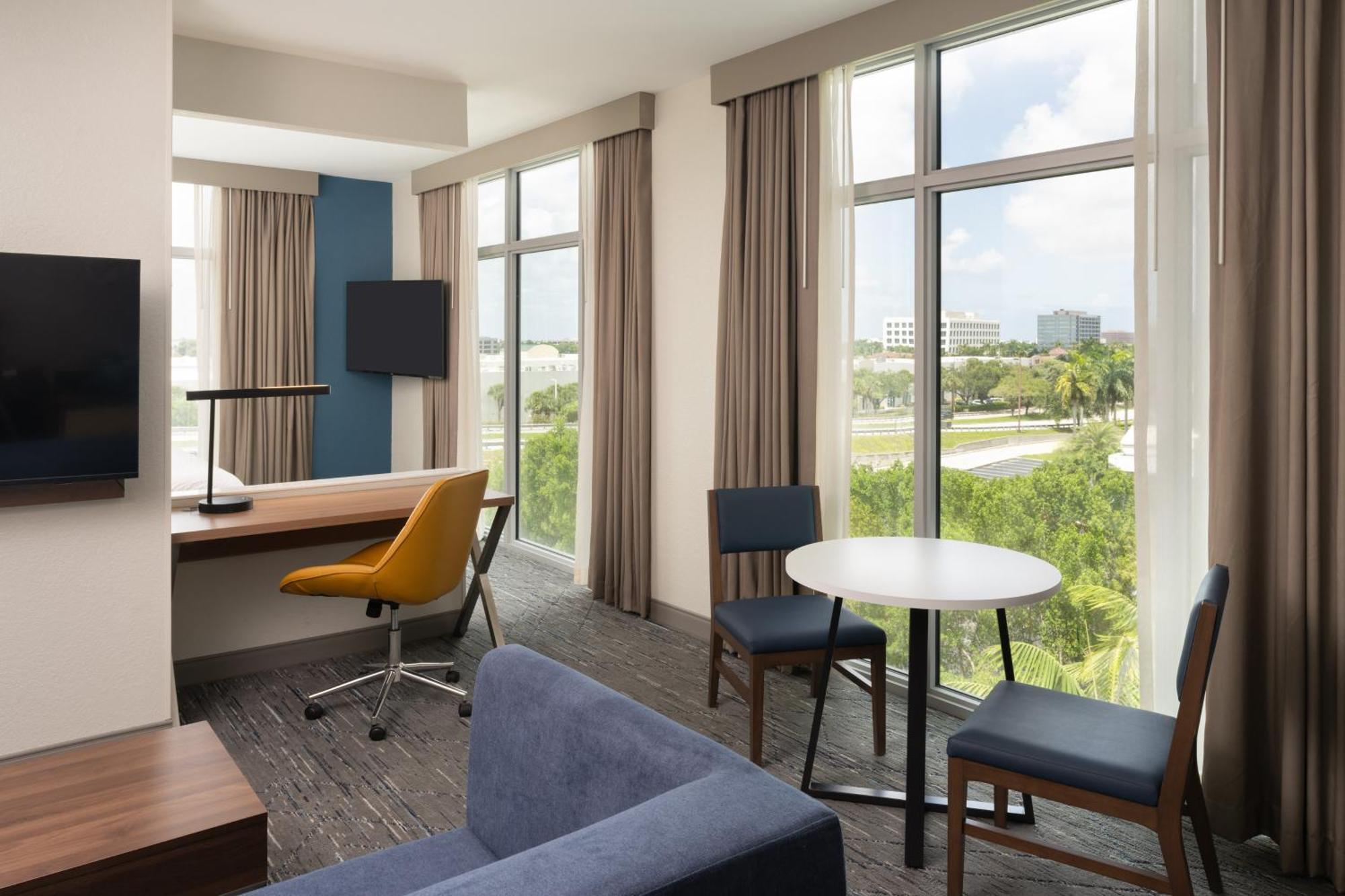 Holiday Inn Express Miami Airport-Blue Lagoon Area By Ihg Miami Springs Exterior photo