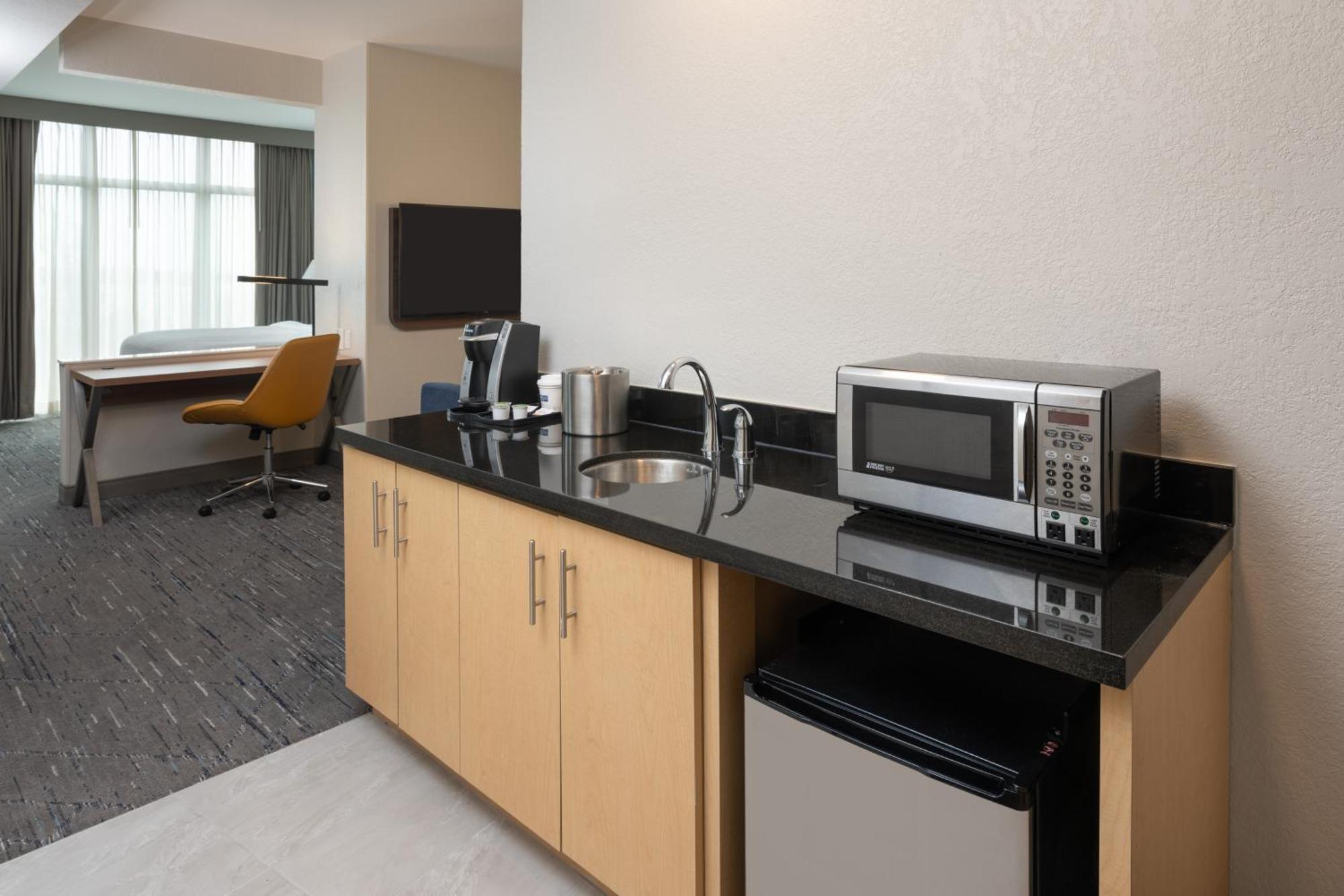 Holiday Inn Express Miami Airport-Blue Lagoon Area By Ihg Miami Springs Exterior photo