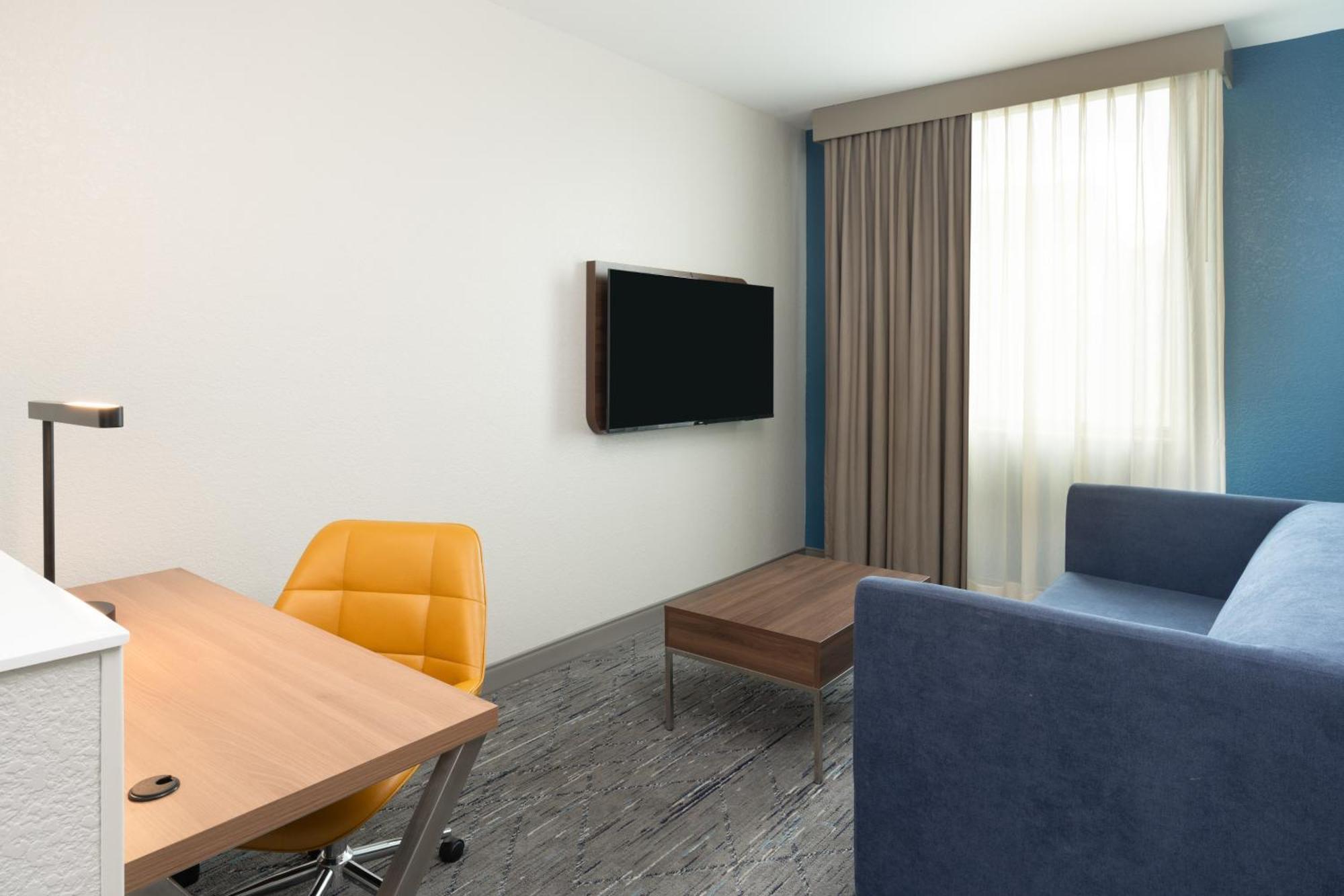 Holiday Inn Express Miami Airport-Blue Lagoon Area By Ihg Miami Springs Exterior photo