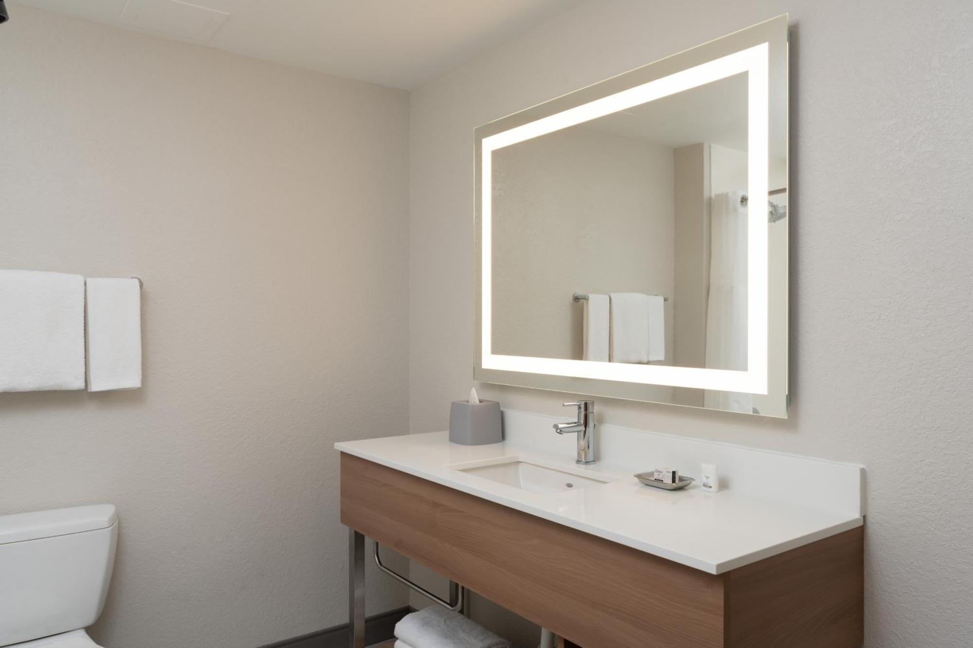 Holiday Inn Express Miami Airport-Blue Lagoon Area By Ihg Miami Springs Exterior photo