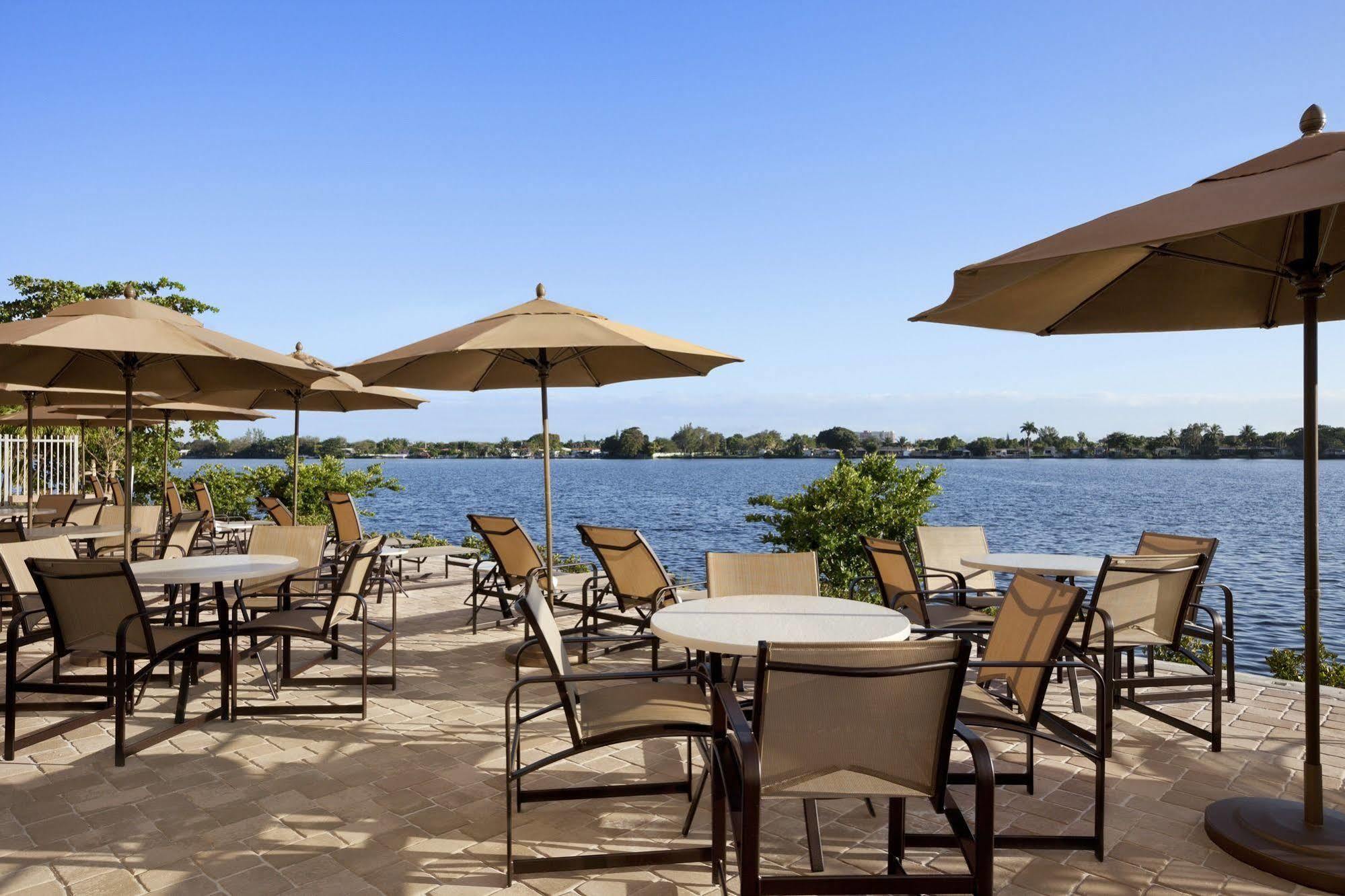 Holiday Inn Express Miami Airport-Blue Lagoon Area By Ihg Miami Springs Exterior photo